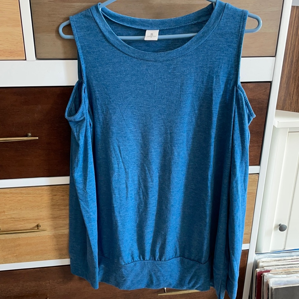 Small Blue Cold Shoulder Top 💙
